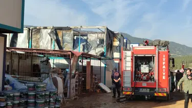 Deprem konutları inşaatında çalışan işçilerin konteynerlerinde yangın
