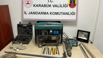 Karabük'te 4 kişi kaçak kazı yaparken yakalandı