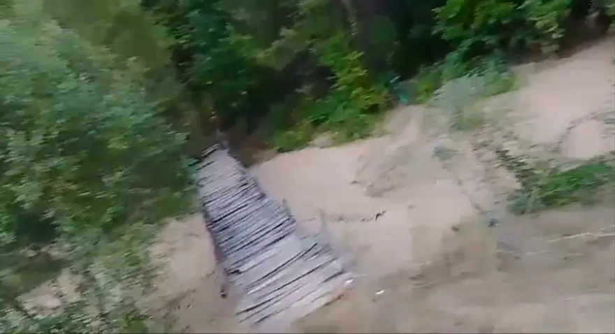 Denizli’de şiddetli yağış dereleri taşırdı 