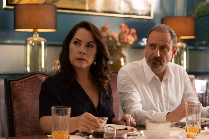 FÜSUN, İNCİLA'YI DOKTORA GÖTÜRMEK İSTEDİ 5