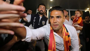 SON DAKİKA: Radamel Falcao İstanbul'da (Havalimanından ilk görüntüler) SON DAKİKA: Radamel Falcao İstanbul'da (Havalimanından ilk görüntüler)