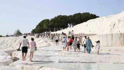 Pamukkale'yi bayram tatilinde 53 binden fazla turist ziyaret etti
