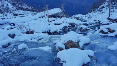 Artvin'de göller ve akarsular buz tuttu
