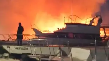 Haliç'te tekne yangını: İki tekne kullanılamaz hale geldi