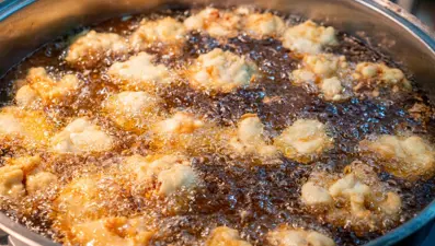 Yemeklerde herkesin kullandığı malzemede tehlike! Onkolog açıkladı: Meme kanseri nedeni olabilir