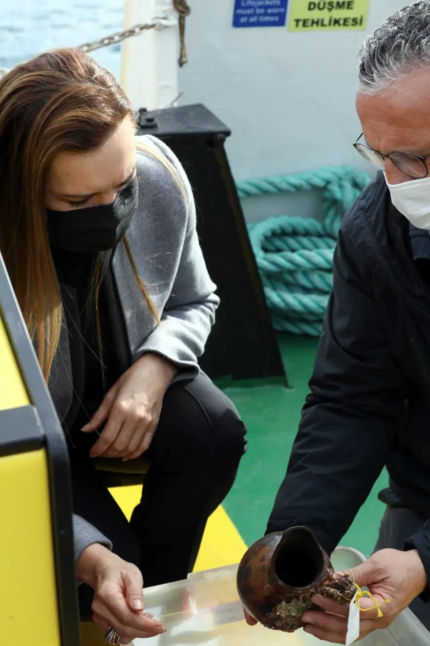 Foça açıklarında savaş gemisi batığı bulundu 14