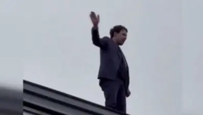 Milletvekili, meclisin çatısına çıktı: "Bir adım daha atarsan atlarım"