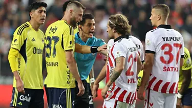 Samsunspor-Fenerbahçe maçının hakemi, devre arasında açıkladı: Golün iptal edilme nedeni belli oldu!