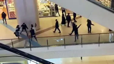 İstanbul'da AVM'de art arda kavga