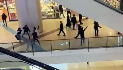 İstanbul'da AVM'de art arda kavga