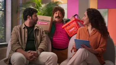 Hepsiburada’nın Bergüzar Korel’in ve Cem Yılmaz’ın yer aldığı “Efsane Kasım” reklamları yayında