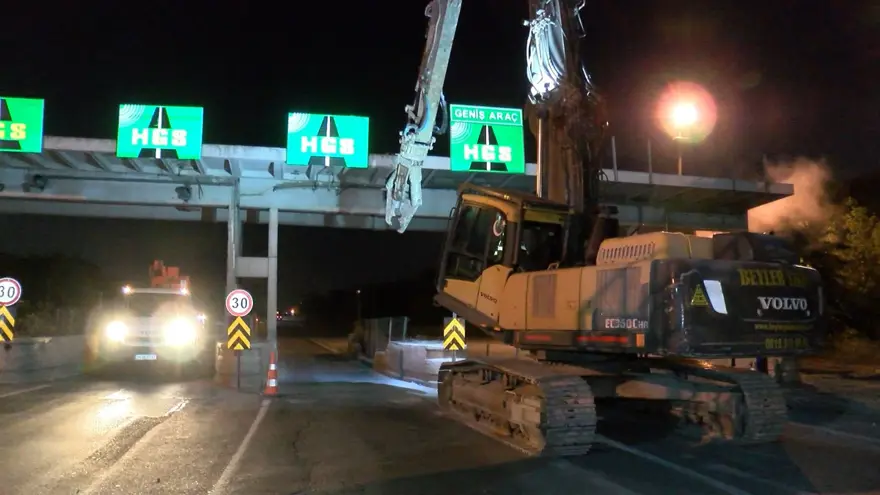 İstanbul trafiğinin en yoğun noktalarından biri... Avcılar gişeleri çift yönlü kapandı! 2