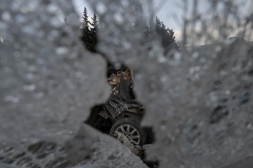 "Araba mezarlığı" felaketin boyutunu gözler önüne seriyor 14