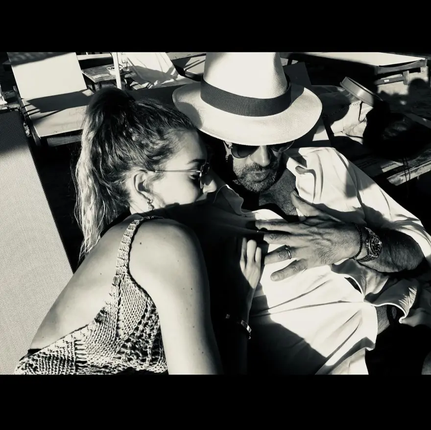 Kenan İmirzalıoğlu'ndan eşi Sinem Kobal'a doğum günü çiçeği 6