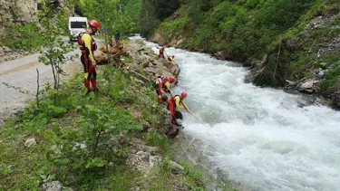 Trabzon'da dereye düşen çocuk aranıyor: Babası için adli kontrol kararı