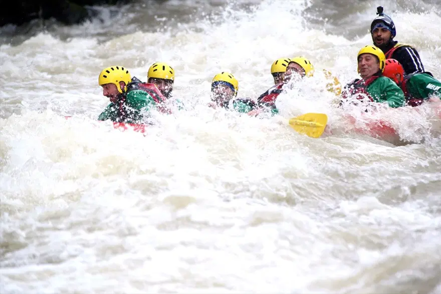 Melen Çayı'nda rafting sezonu açıldı 12 Melen Çayı'nda rafting sezonu açıldı 12