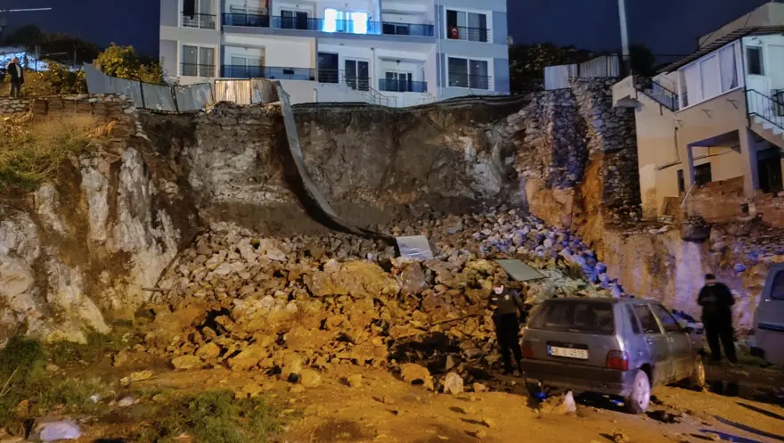 Muğla Milas'ta toprak kayması 4