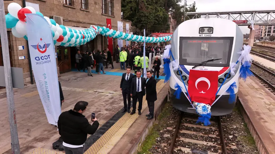 15 yıllık tren hasreti bitti: Burdur'da yolcu taşıma seferleri Güller Ekspresi'yle başladı 1