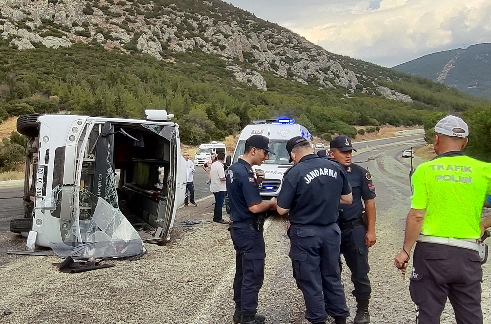 Düğün yolunda feci kaza: 26 yaralı