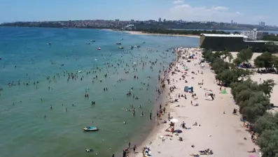 İstanbul'da sıcaktan bunalan oraya akın etti: "Evde durulmuyor, çok sıcak"