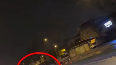 Kayganlaşan zeminde drift attı