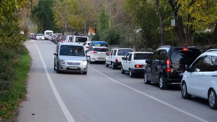 Kısıtlama öncesi Bursa'da kilometrelerce su kuyruğu 5