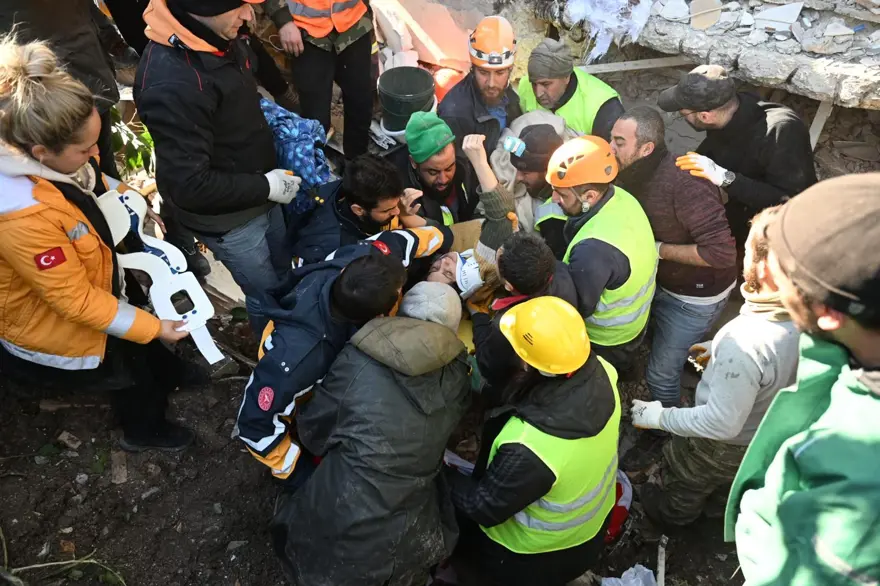 2 KARDEŞ 83 SAAT SONRA KURTARILDI 25