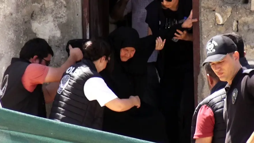 Kazıda kemikler bulundu: 25 yıl sonra cinayete kurban gittikleri anlaşıldı 5