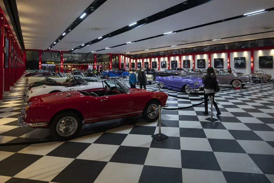 Klasik otomobil ve motosiklet müzesi Key Museum tarihe ışık tutuyor 33