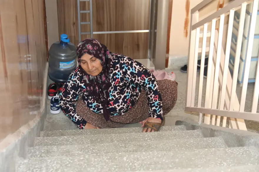 63 yıldır sürünen Hatice teyzenin yürek yakan dramı: Aylık 6 bin TL ile geçiniyor 5