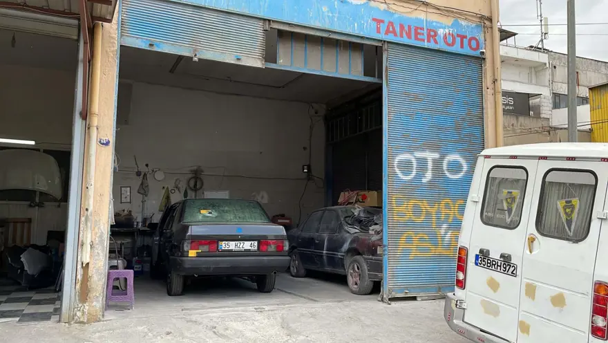 İzmir’de yol verme kavgası: Kardeşi bıçakladı,ağabeyi ateş etti 4 İzmir’de yol verme kavgası: Kardeşi bıçakladı,ağabeyi ateş etti 4