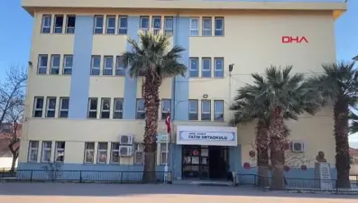 Öğretmeni dersten çıkarıp dövdüler: Burun kemiği çatladı