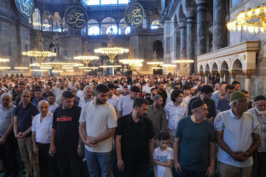 Ayasofya’daHaniye için gıyabi cenaze namazı Ayasofya’daHaniye için gıyabi cenaze namazı