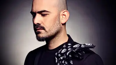 Toygar Işıklı'dan yeni tekli: Savaşın İçindeyim (Toygar Işıklı kimdir?)