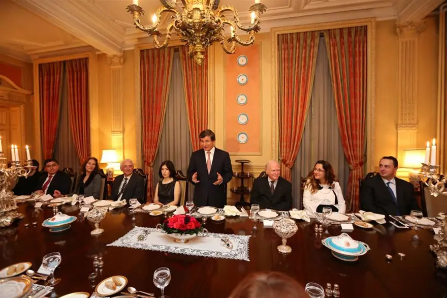 Davutoğlu, Osmanlı ailesiyle buluştu 6