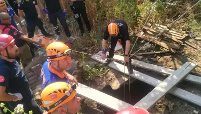 İzmir'de kuyuya düşen anne ve 2 çocuğu kurtarıldı