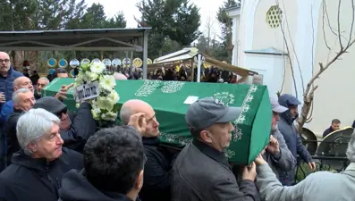 Ölüm nedeni sahte içki mi? Rıza Kalkavan son yolculuğuna uğurlandı