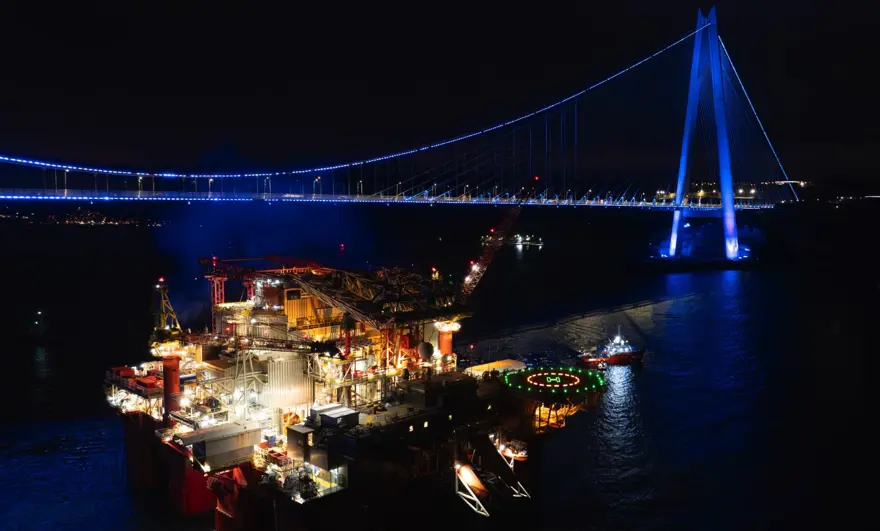 Dev petrol platformu İstanbul Boğazı geçişini tamamladı 4 Dev petrol platformu İstanbul Boğazı geçişini tamamladı 4