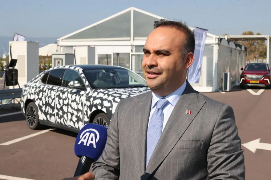 Bakan Kacır, Togg'un yeni modeli T10F'yi test etti: 80 kilometre daha fazla menzile sahip olacak 1