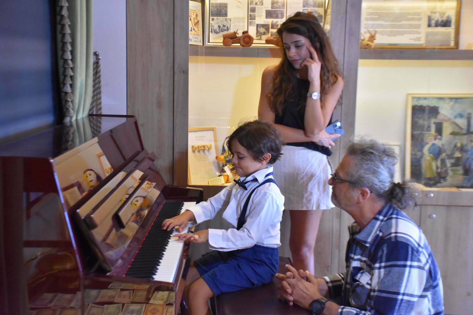 Okuma yazma bile öğrenmeden Mozart'ın eserlerini çalmaya başladı... 6 yaşındaki Yusuf piyano yeteneğiyle dikkat çekiyor