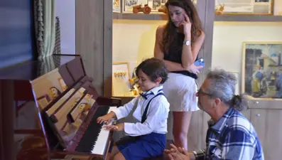 Okuma yazma bile öğrenmeden Mozart'ın eserlerini çalmaya başladı... 6 yaşındaki Yusuf piyano yeteneğiyle dikkat çekiyor