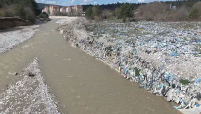 Çöpler Mengen Çayı'na karıştı