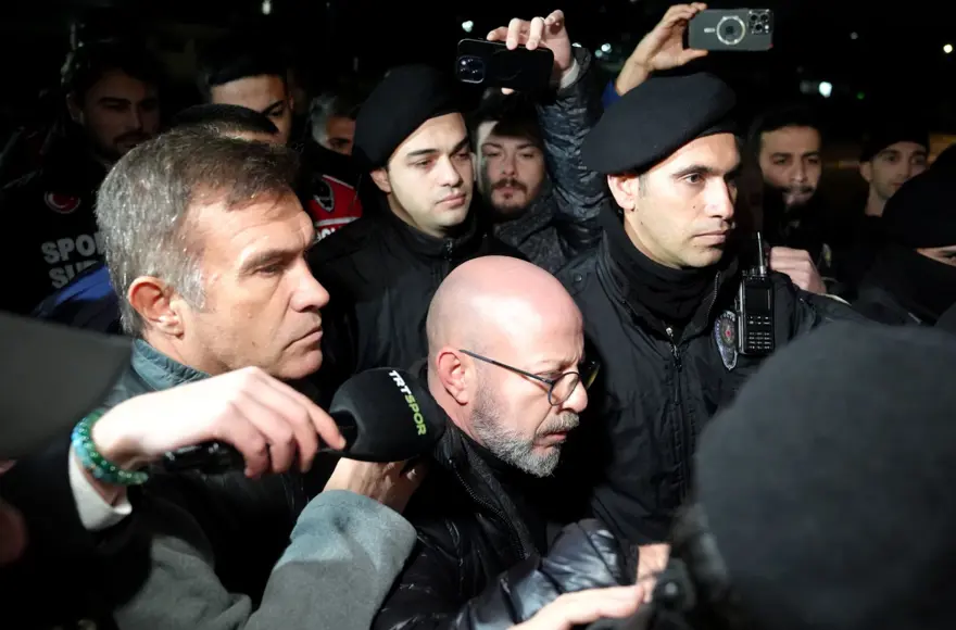 Havalimanında protesto: Beşiktaş taraftarından takıma büyük tepki 