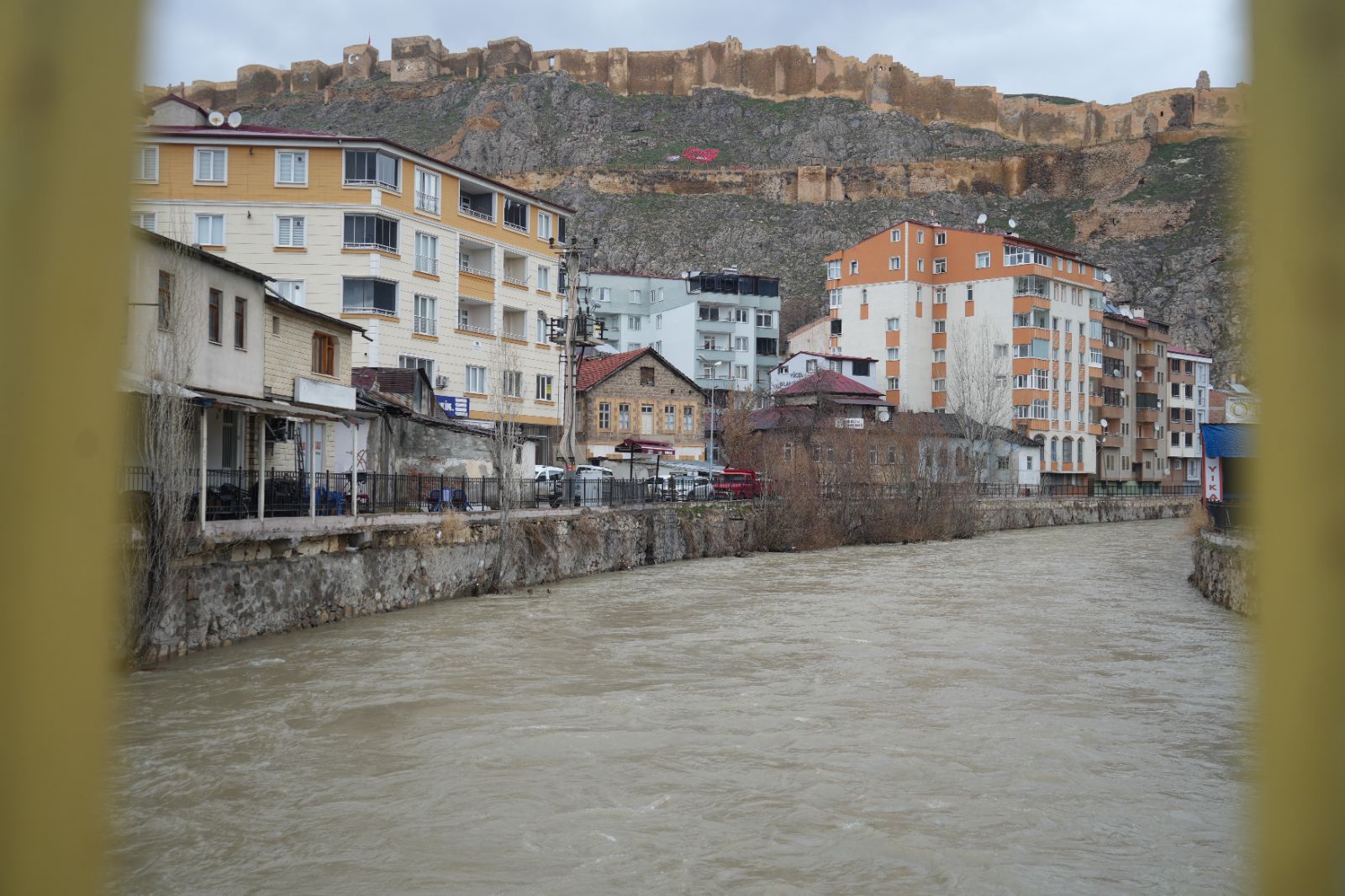 Karlar eridi, Çoruh Nehri'nin su seviyesi iki katına çıktı