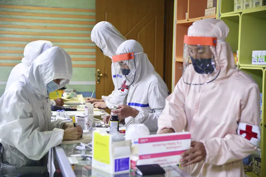 Milyonlarca doz aşıyı reddeden Kuzey Kore'de insani kriz kapıda: Vaka sayısı 2 milyona yaklaştı 1 Milyonlarca doz aşıyı reddeden Kuzey Kore'de insani kriz kapıda: Vaka sayısı 2 milyona yaklaştı 1