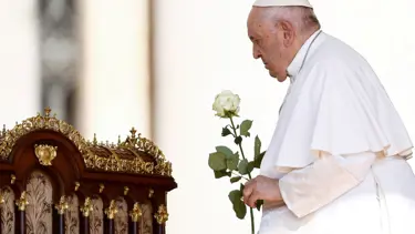 Papa Franciscus ameliyat oldu