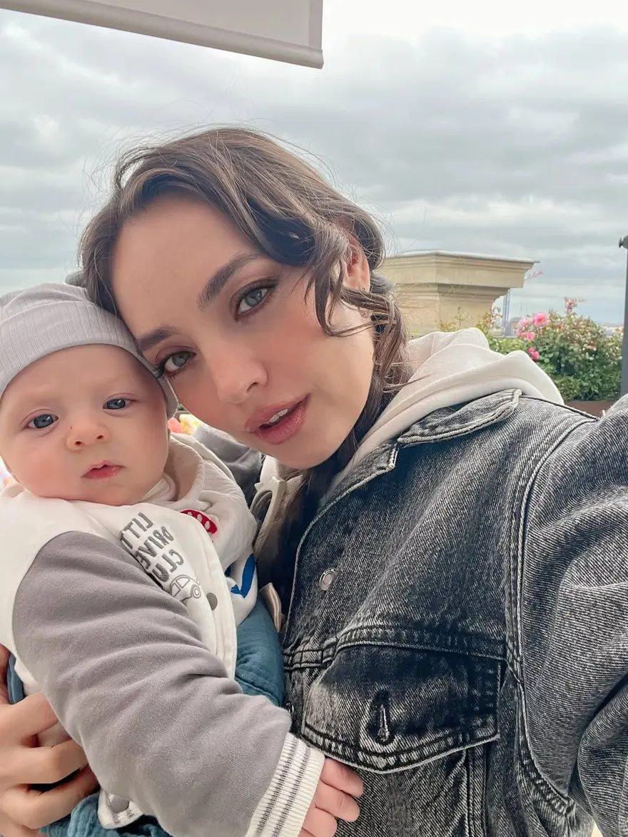 Zeynep Tuğçe Bayat'tan oğlu Atlas ile yeni kareler: Benziyor muyuz? 2 Zeynep Tuğçe Bayat'tan oğlu Atlas ile yeni kareler: Benziyor muyuz? 2