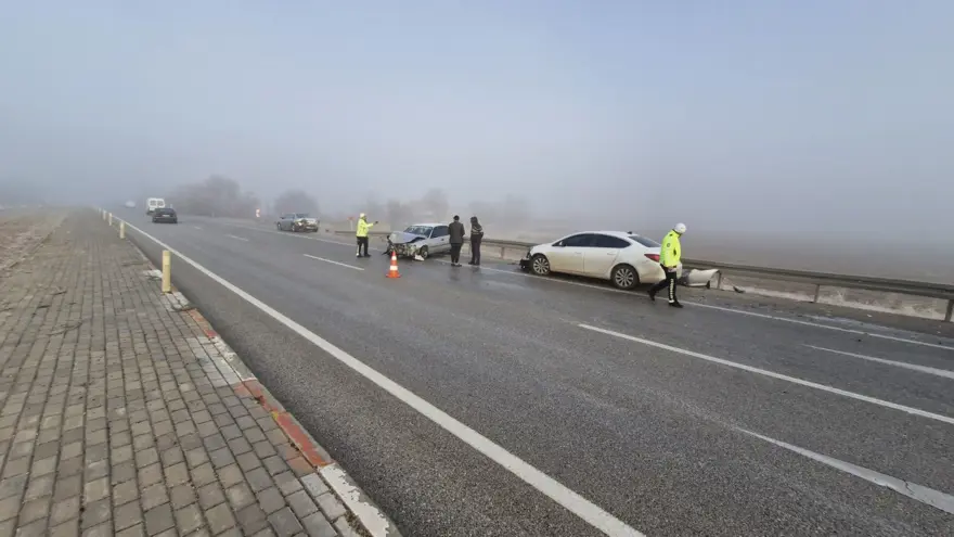 Karaman'da 13 araç birbirine girdi: 1'i ağır 7 yaralı 3