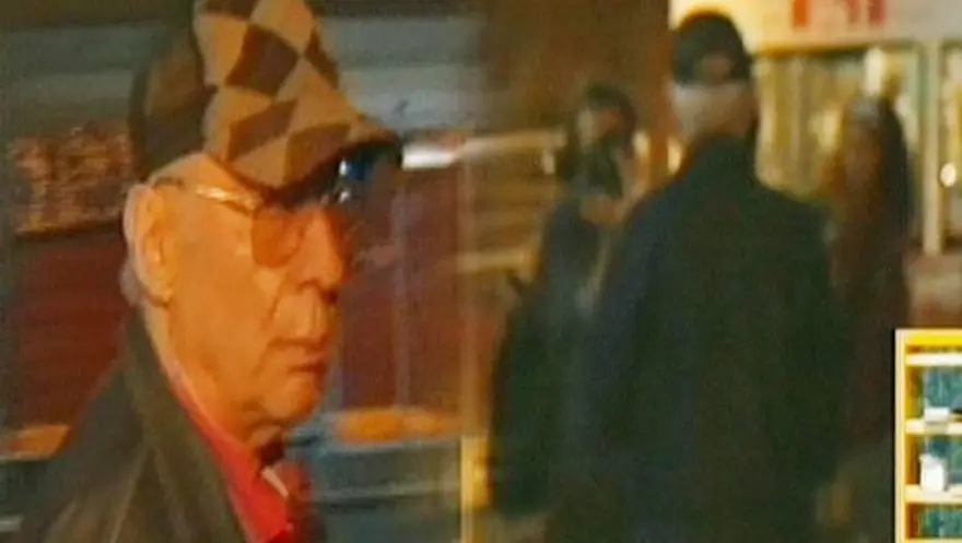 Oyuncu Merve Boluğur otobüste (Toplu taşıma kullanan ünlüler) 71