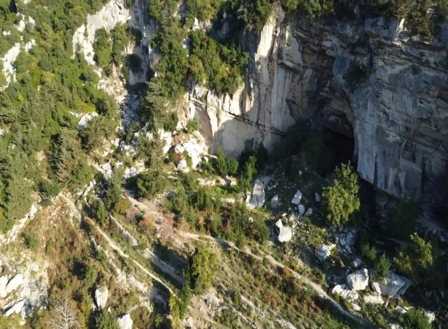 "KUYUYA DİLEKLERİNİ ATIYORLAR" 4